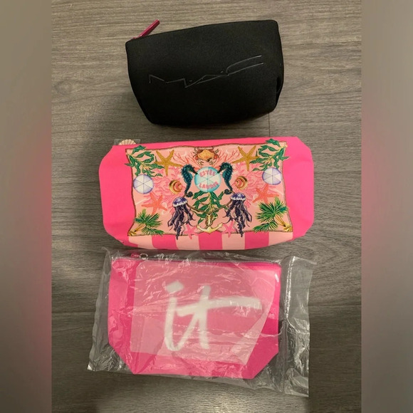 Lot of 3 Makeup bags from MAC cosmetics, Estée Lauder and IT cosmetics - Picture 1 of 6